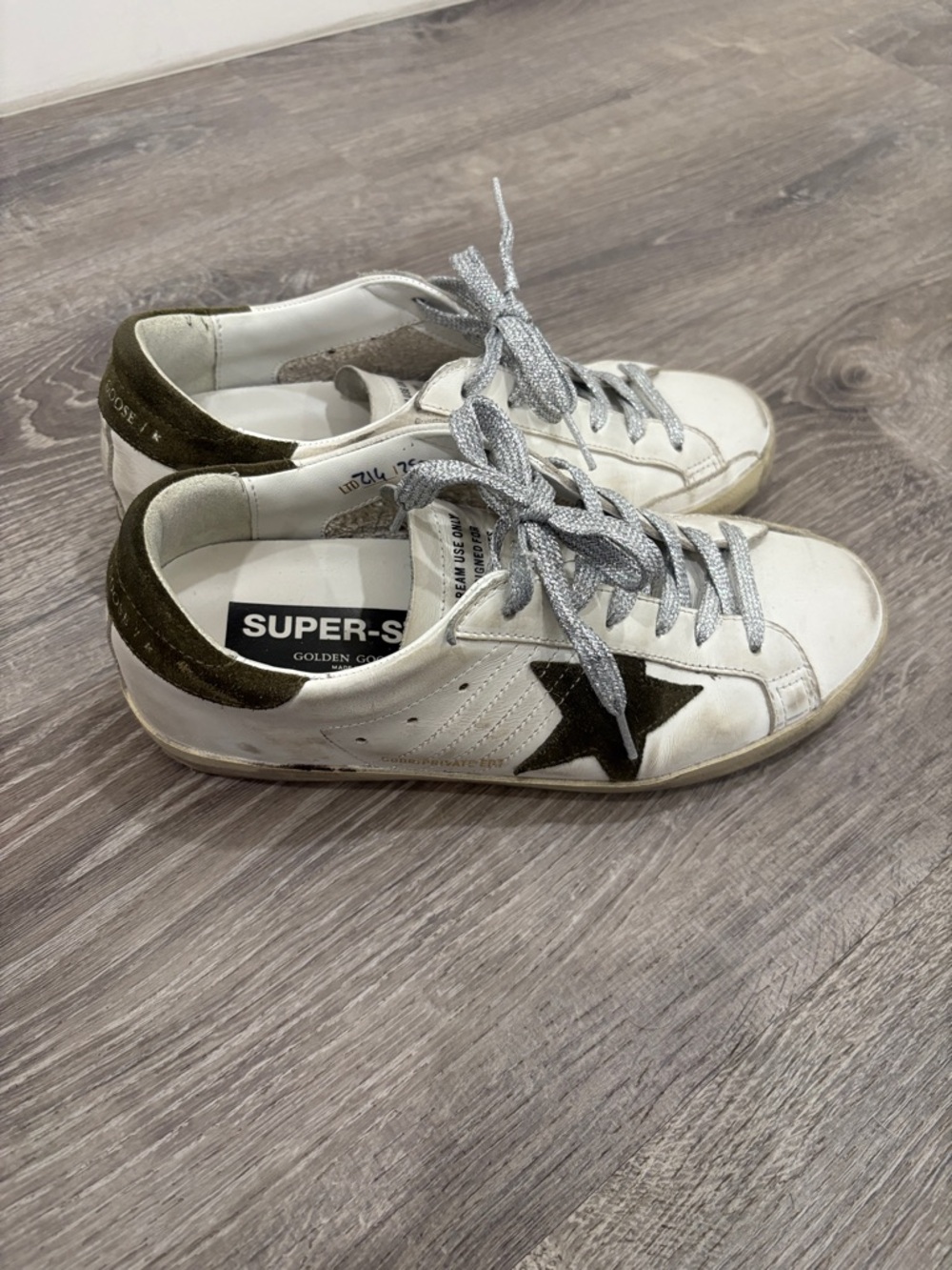Golden Goose White Sneakers with Olive Star - Picture 3 of 5